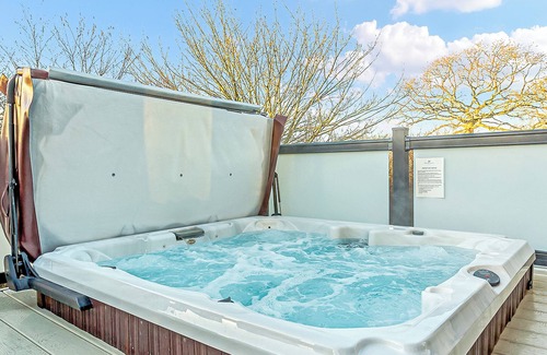 Axminster Ski Chalet | Fresh and contemporary styled lodge.