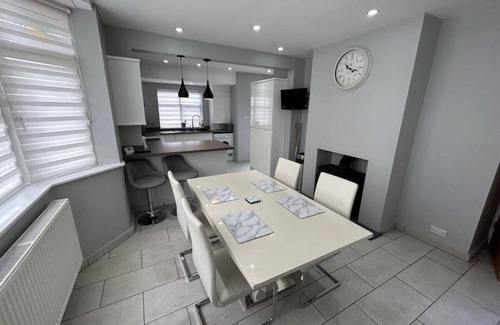 Rhyl House | Fresh and Spacious House