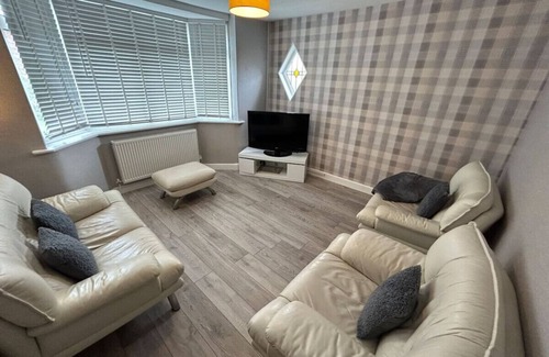 Rhyl House | Fresh and Spacious House