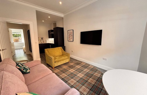 Glasgow Apartment | Fresh apartment in heart of Southside of Glasgow