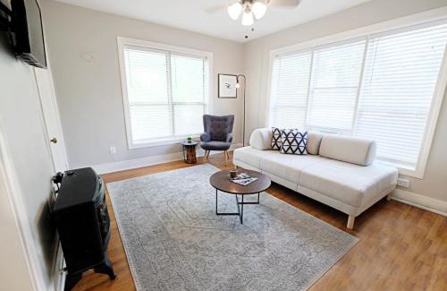 Lower Greenville Apartment | Fresh & Bright, Lower-Greenville Ave Area