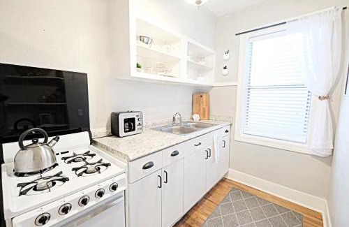 Lower Greenville Apartment | Fresh & Bright, Lower-Greenville Ave Area