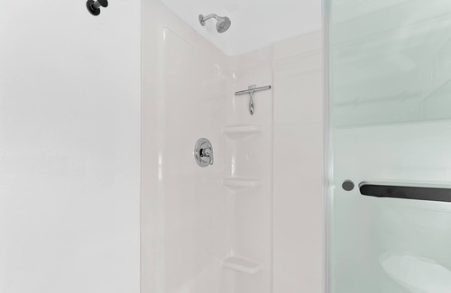 Inglewood House | Fresh Look & Centrally Located! Blocks to SOFI!