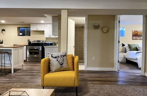 Welby House | Fresh, Modern, 2 BR, 13 min to DT!