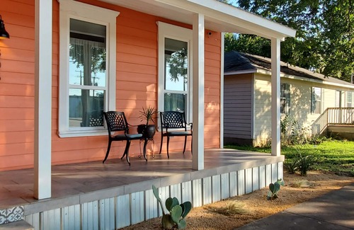 East Riverside House | Fresh, New, Light & Airy. 1.2 miles to Magnolia Silos, 1 mile to the Stadium