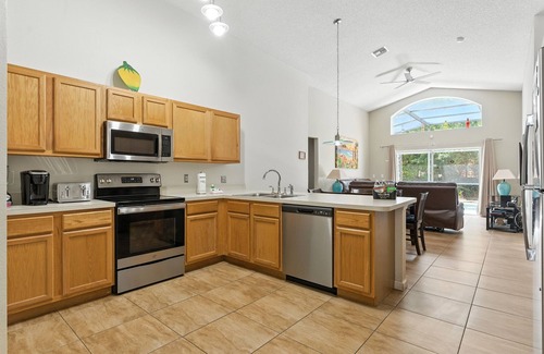 Lake Berkley House | Fresh Private Pool House No Carpet - Disney Area