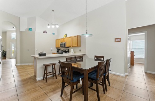 Lake Berkley House | Fresh Private Pool House No Carpet - Disney Area