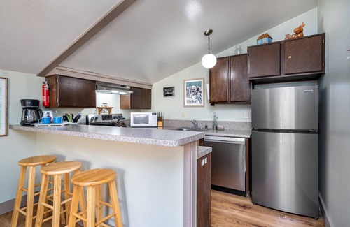 Bear Valley Condo | Fresh Remodel and Dog Friendly - CS#92 by Bear Valley Vacation Rentals
