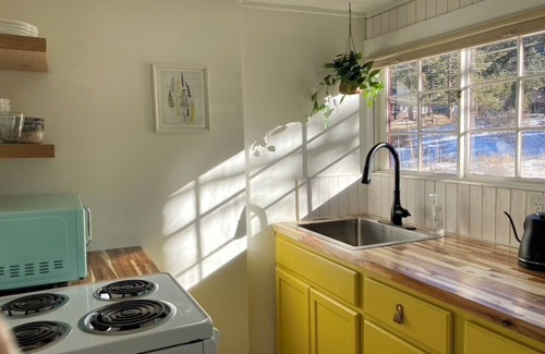 Estes Park Cabin | Fresh Remodeled Cabin, perfect location near RMNP & downtown Estes Park Colorado