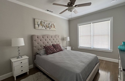 Knox - Henderson House | Fresh remodeled house, walking distance to restaurants, bars, & Katy Trail park.