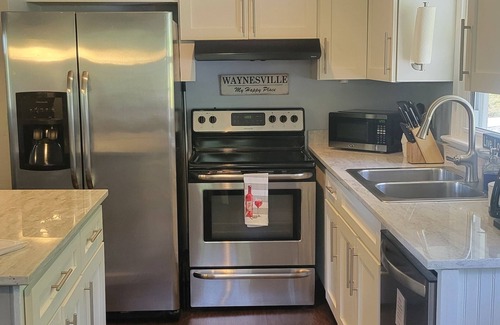 Waynesville House | Fresh renovations & beautiful mountain views! Dog friendly, large fenced yard!
