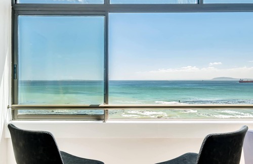 Mouille Point Apartment | Fresh Sea Air and Endless Views at Twilight Tide