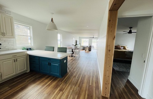La Porte House | Fresh, sleek, retreat on Pine Lake