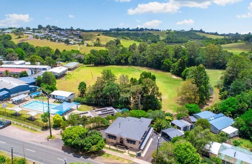 Maleny Apartment | Fresh & Spacious: The Tamarind at The Guesthouse