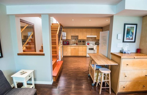 Rossland Apartment | Fresh Studio Apartment in Central Rossland