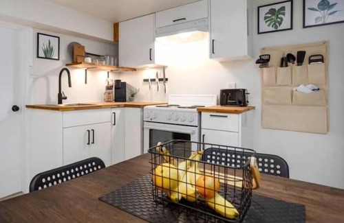 Old Strathcona House | Fresh University & River Valley - 2 Bedroom