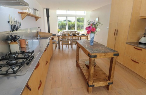 Carew Newton Cottage | FRESH WINDS, pet friendly, with open fire in Carew