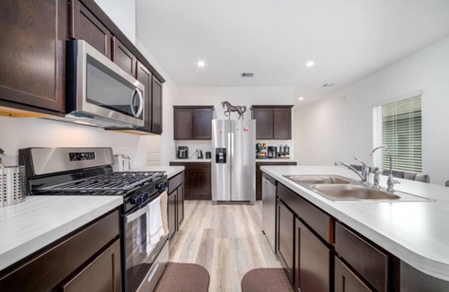 Houston House | Freshly Built 4BR, 2.5-Bath Home in North Houston