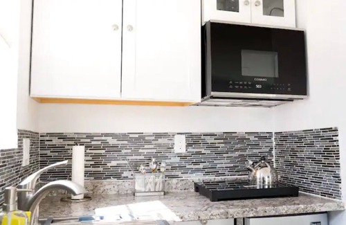 Central City Apartment | Freshly Built Studio Apartment w/Amazing Windows
