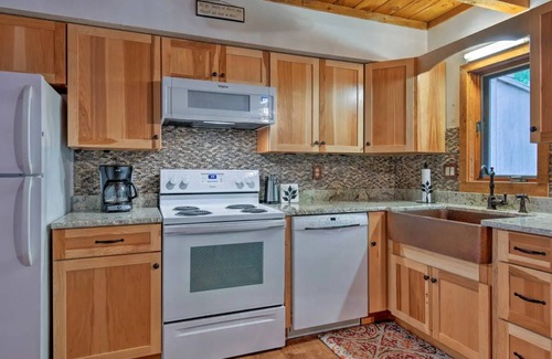 Bartlett House | Freshly done, Quiet & very comfortable house in the heart of the White Mountains