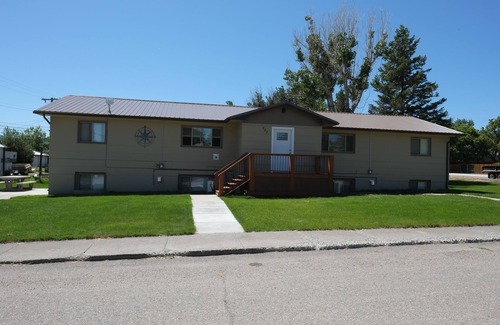 Cascade Apartment | Freshly Remodeled 2 Bedroom, Full Kitchen, living Room Suite, in Cascade unit #2