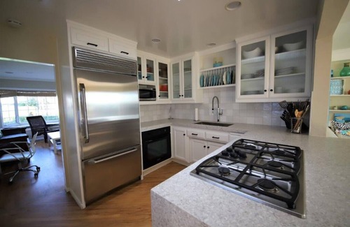 Del Mar House | Freshly Remodeled Private Beach home, walk to beach and shops - sleeps 8