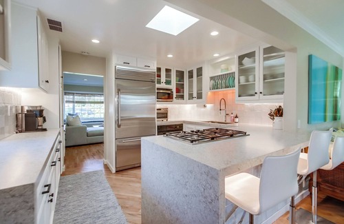Del Mar House | Freshly Remodeled Private Beach home, walk to beach and shops - sleeps 8