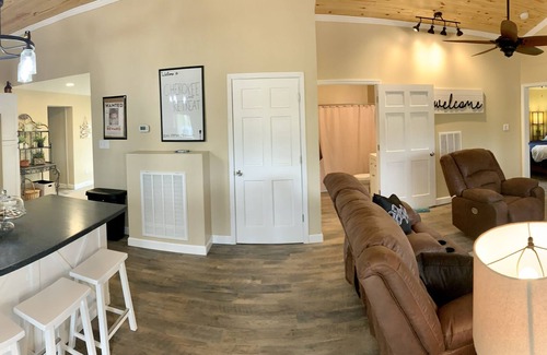 Bean Station House | Freshly remodeled Retreat close to hiking, boating, and shopping
