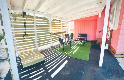 River District House | Freshly renovated 2-bedroom house in beautiful Bradenton with WiFi, AC