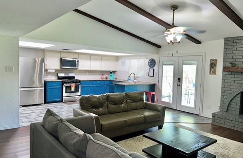 Northeast Carrollton House | FRESHLY renovated home. Carrollton, DFW