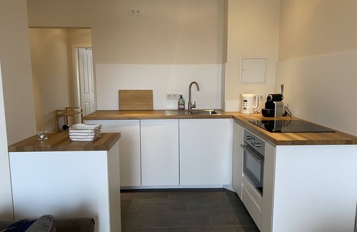 Neuschonefeld Apartment | Freshly renovated old pearl - great central location!