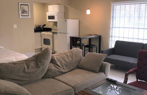Northside House | Freshly Renovated Studio with full kitchen, bathroom, and private gate, parking