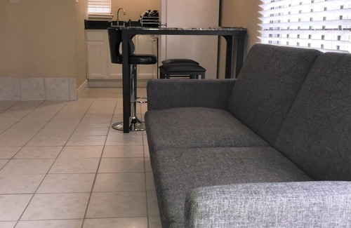 Northside House | Freshly Renovated Studio with full kitchen, bathroom, and private gate, parking