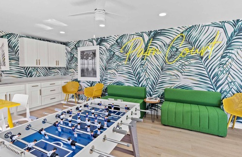 Ash Apartment | Freshly Updated Spot in NMB, A Hidden Gem at Beach