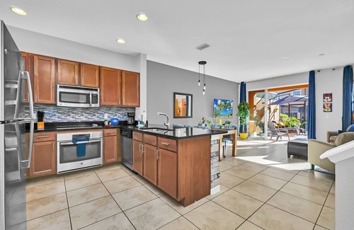 Kissimmee House | Freshly Updated/Poolside Villa/3 miles to Disney