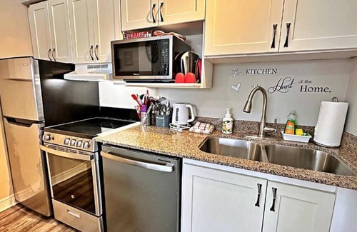Craigleith Apartment | Freshly Upgraded Cozy Loft