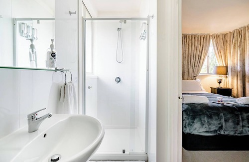 Scarness Bed & Breakfast | Freshwater BnB