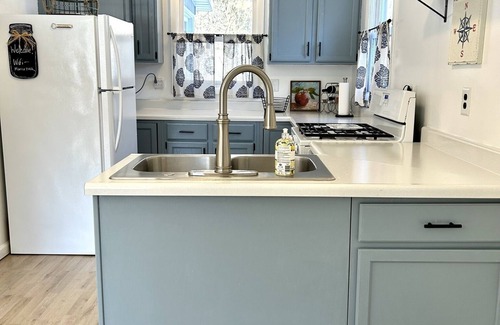Ludington Cottage | Freshwater Cottage - Across from Lake Michigan and minutes from Bass Lake
