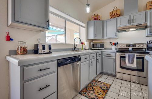 Sunridge Estates House | FRESHWATER FUN - Pet & Family Friendly with Great Location!