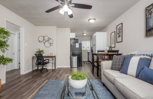 Fig Garden Apartment | Fresno Apt | Next to Gazebo Gardens | 1 Bed/1 Bath
