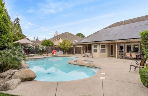 Raisin House | Fresno House: Pool, Game Room, King Suite, 4:2.5!