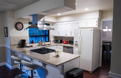 Raisin House | Fresno retreat with pool