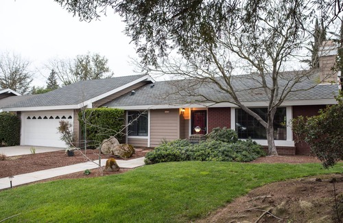 Raisin House | Fresno retreat with pool