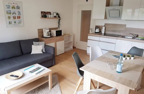 Hilders Apartment | Freundliche Ferienwohnung mit Freisitz - Ferienhaus Geier