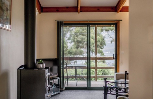 Coles Bay Apartment | Freycinet Cottage 1 - Freycinet Holiday Houses