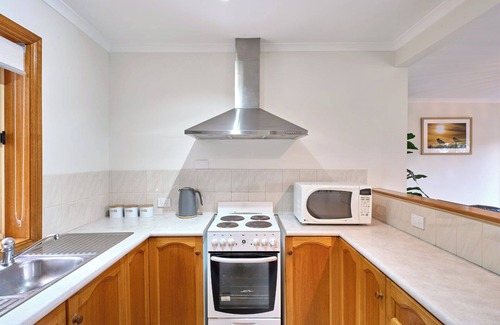 Coles Bay Apartment | Freycinet Sanctuary 5 - Freycinet Holiday Houses