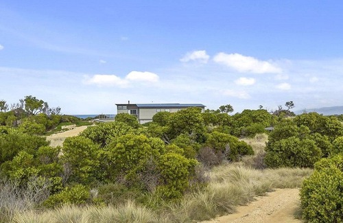Dolphin Sands House | Freycinet Vista - Secluded beachside retreat
