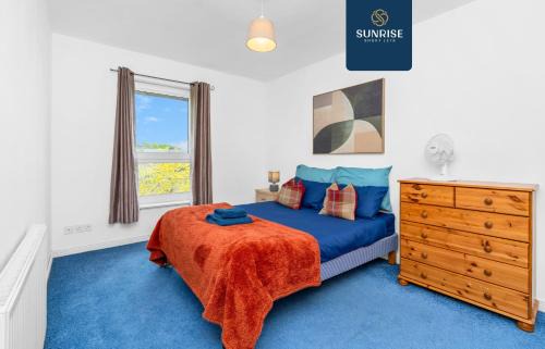 Glenisla Villa | Friary Townhouse - INVOICE and REDUCED PRICE only via SUNRISE SHORT LETS DUNDEE, 5 Double Bedrooms, 4 Bathrooms, GYM, GAMES, GARDEN, Fully Equipped, Free Parking, Central Location, Contractors and Trades People Favourite