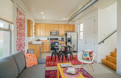 Downtown Albuquerque Condo | Frida Kahlo! 1bd/1.5ba Condo near Old Town/Sawmill. Balcony, Patio!