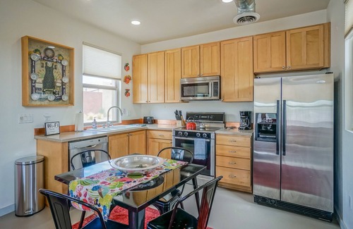 Downtown Albuquerque Condo | Frida Kahlo! 1bd/1.5ba Condo near Old Town/Sawmill. Balcony, Patio!